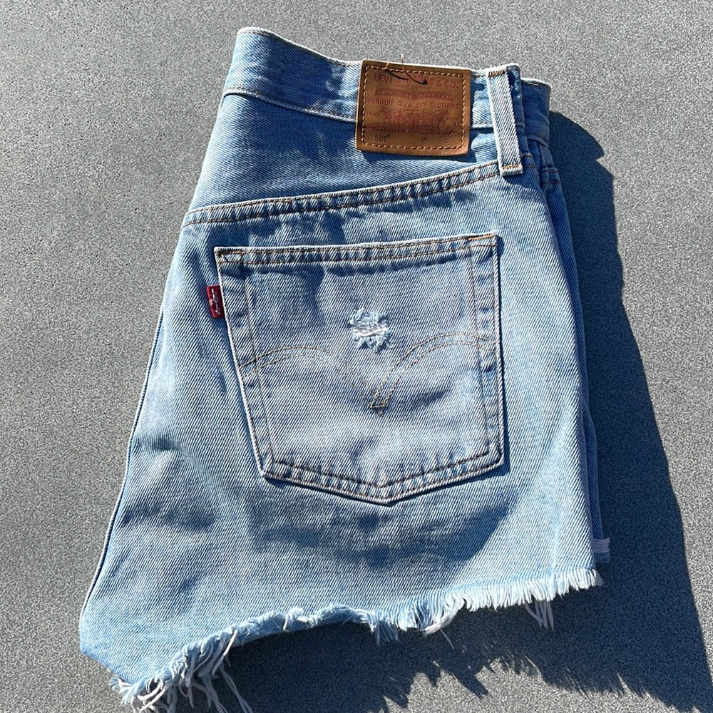 Levis 501 Jean Shorts - 28